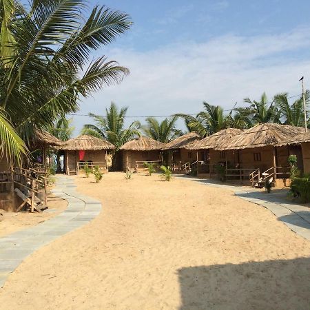 Blue Corner Beach Huts & Restaurant Benaulim Exteriör bild