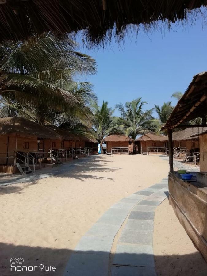 Blue Corner Beach Huts & Restaurant Benaulim Exteriör bild