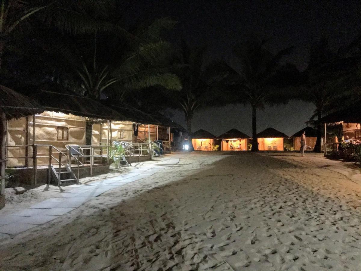 Blue Corner Beach Huts & Restaurant Benaulim Exteriör bild